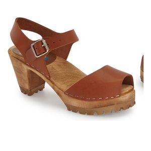 MIA Greta Clogs in Luggage Leather